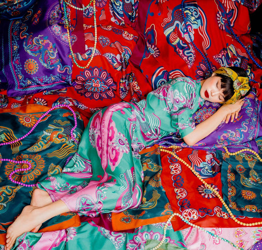 Beyond the Label: Why an Artisan Silk Scarf Makes the Ultimate Meaningful Gift
