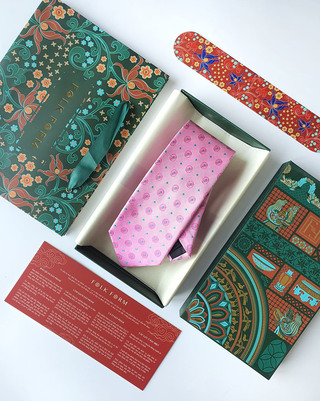 Luxury Gift for Dad/ Silk Necktie with Elegant Pattern and Cufflinks / 8cm × 145cm