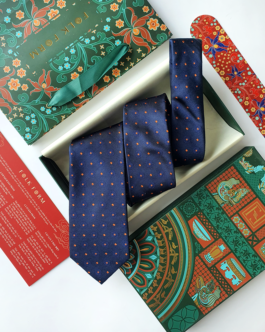 Luxury Gift for Dad/ Silk Necktie with Blue Jade Pattern and Cufflinks / 8cm × 145cm
