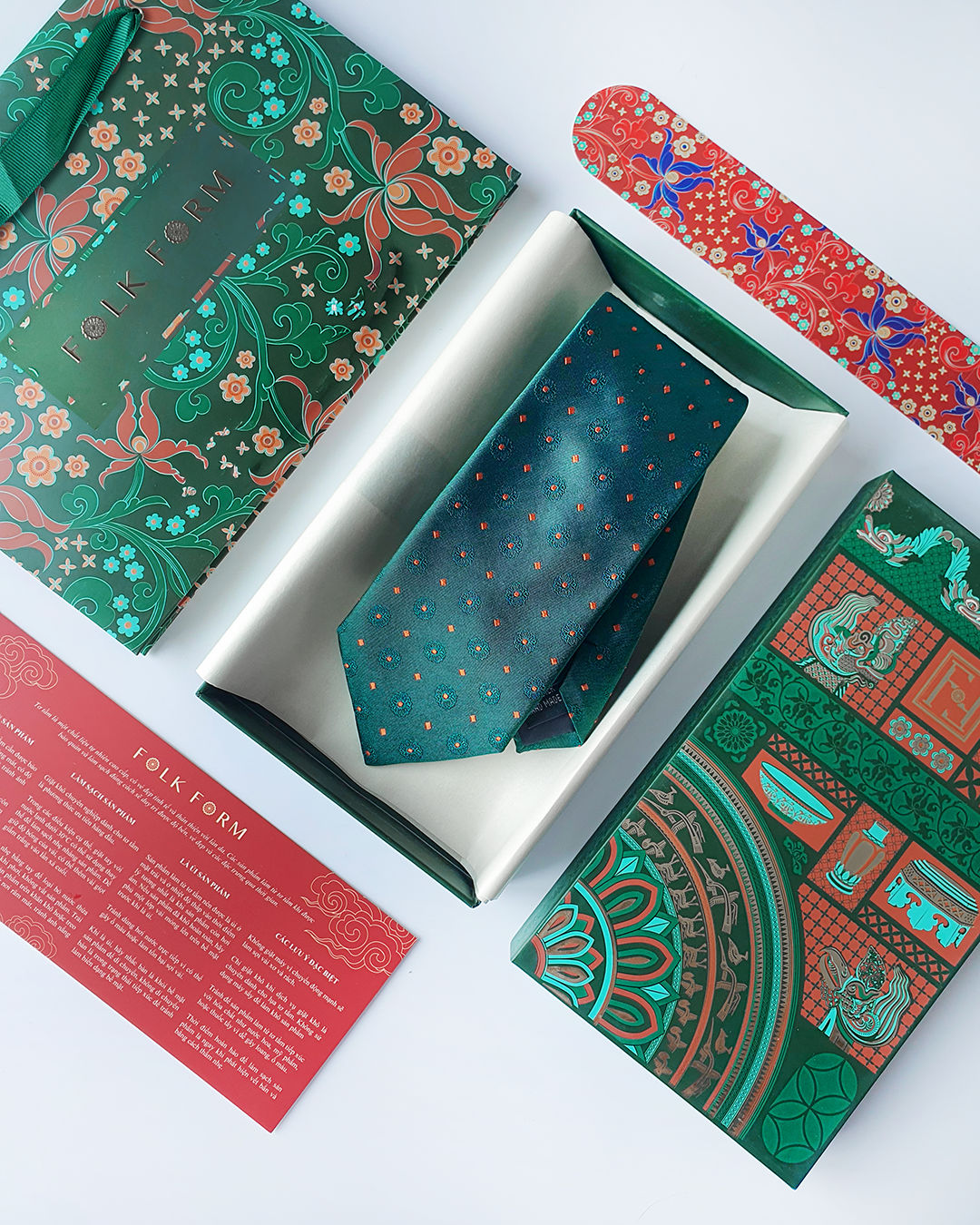 Luxury Gift for Dad/ Silk Necktie with Emerald Pattern and Cufflinks / 8cm × 145cm