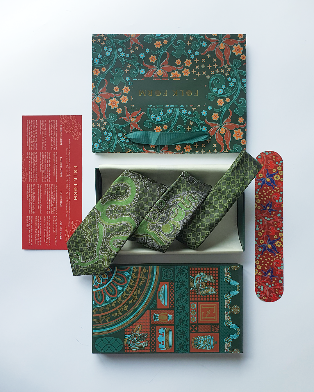 Luxury Gift for Dad/ Silk Necktie with Emerald Dragon Pattern / 8cm × 145cm