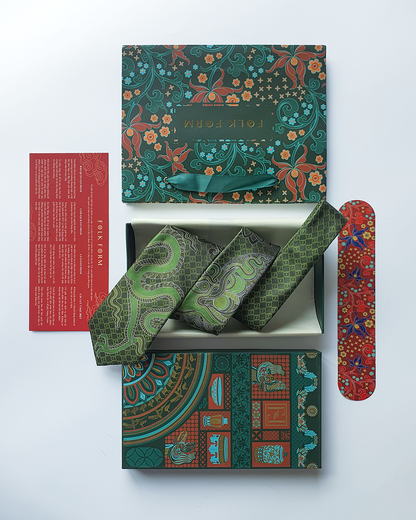 Luxury Gift for Dad/ Silk Necktie with Emerald Dragon Pattern / 8cm × 145cm