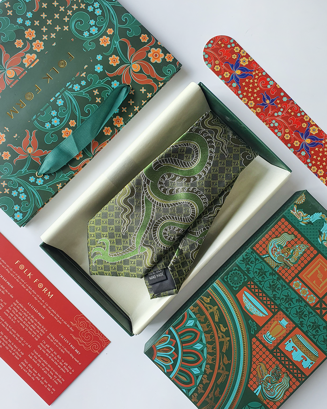 Luxury Gift for Dad/ Silk Necktie with Emerald Dragon Pattern / 8cm × 145cm