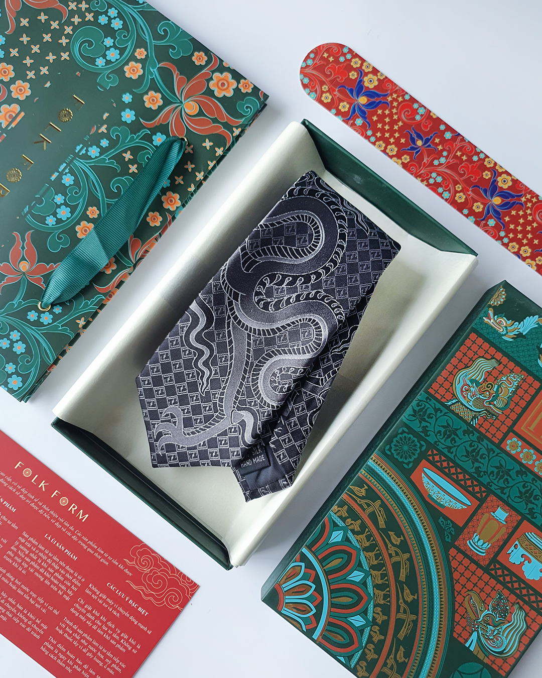 Luxury Gift for Dad/ Silk Necktie with Black Dragon Pattern / 8cm × 145cm