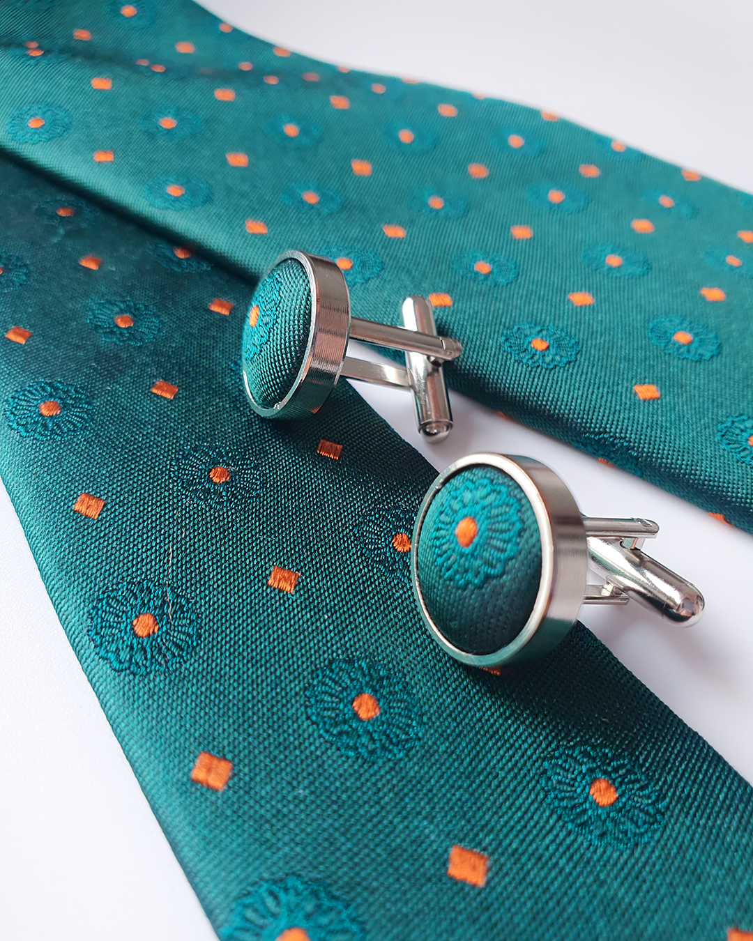 Luxury Gift for Dad/ Silk Necktie with Emerald Pattern and Cufflinks / 8cm × 145cm