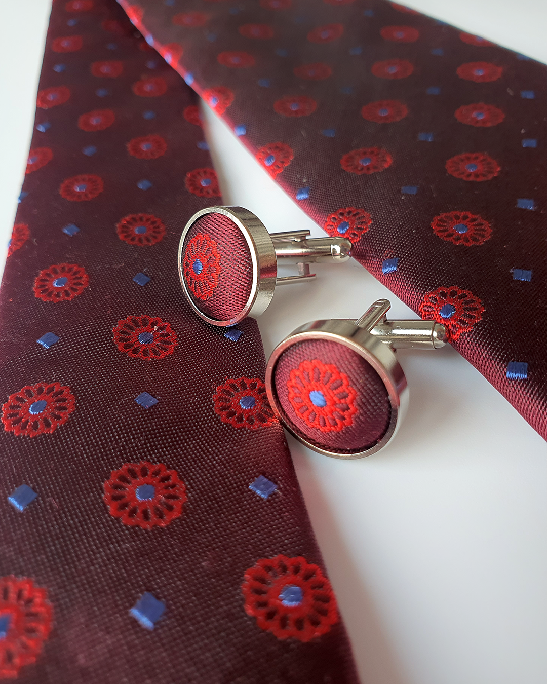 Luxury Gift for Dad/ Silk Necktie with Vermilion Pattern and Cufflinks / 8cm × 145cm