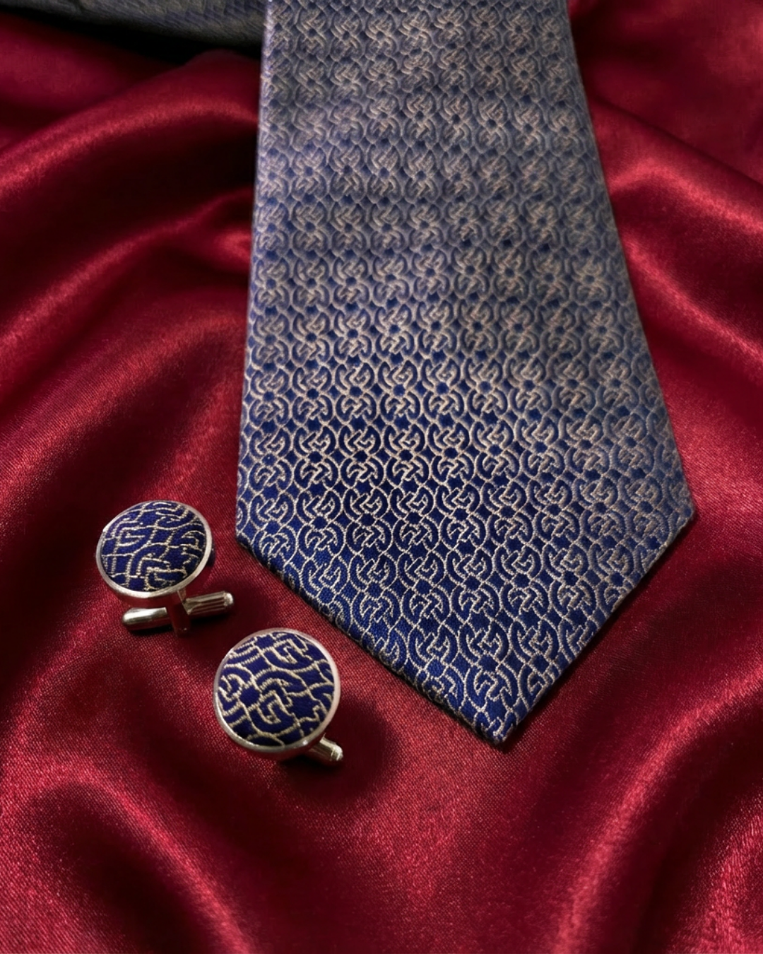 Blue Chain silk jacquard tie and cufflinks set, 3.1 inch wide, view 6